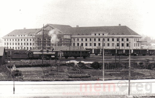 Hinter den Geleisen des alten entsteht der neue Bieler Bahnhof, um 1922
