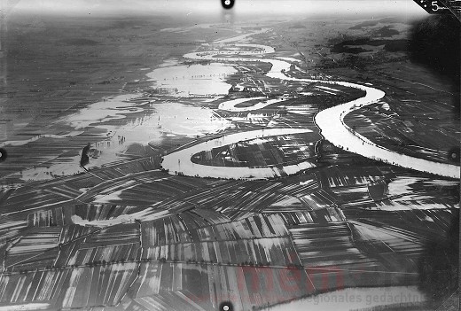 Hochwasser unterhalb von Büren, 1944