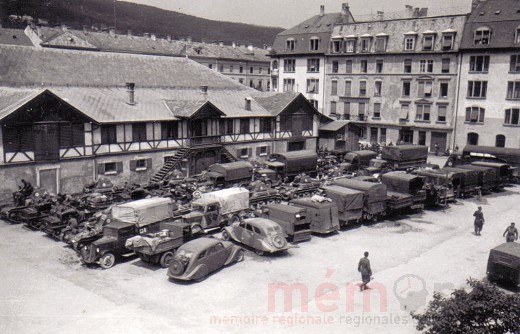 Fahrzeuge der französischen Armee vor der Reitschule in Biel, 1940