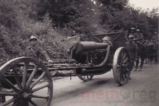 Angehörige der französischen Armee in der Nähe von Biel, Juni 1940