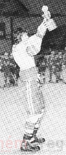Jakob Kölliker mit dem NLB-Meisterbecher, 1975