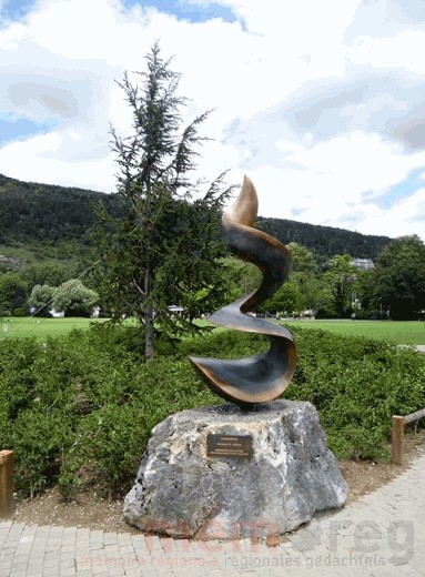 Denkmal für Nicolas Hayek am Strandboden in Biel