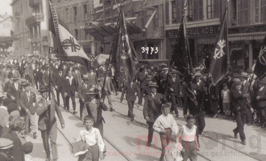 Arbeiterturnvereine an der Kundgebung zum 1. Mai in Biel, 1930