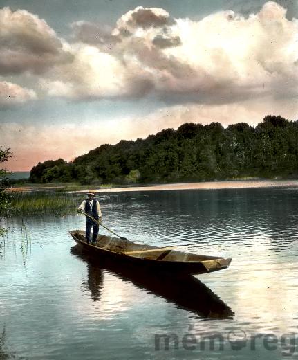 Ein Bootsfahrer auf dem Bielersee