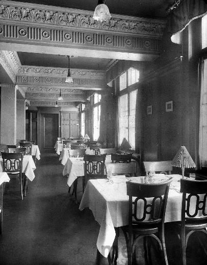 Bahnhofbuffet um 1930