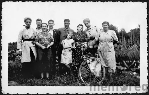 Gruppenfoto mit «Spahis», Ipsach, 1940
