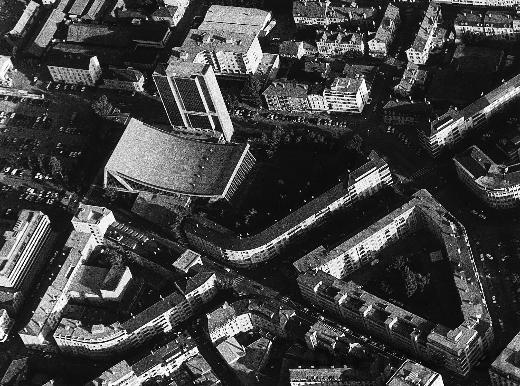 Kongresshaus in Biel aus der Vogelschau, um 1980