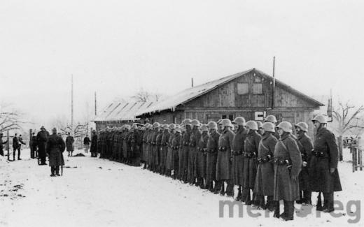 Wachtablösung im Interniertenlager in Büren, um 1940