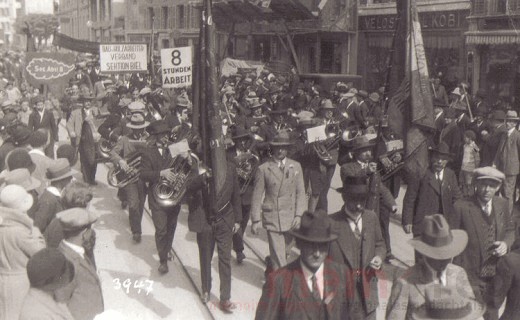 Die Sektion Biel des SBHV am Maiumzug in Biel, 1930