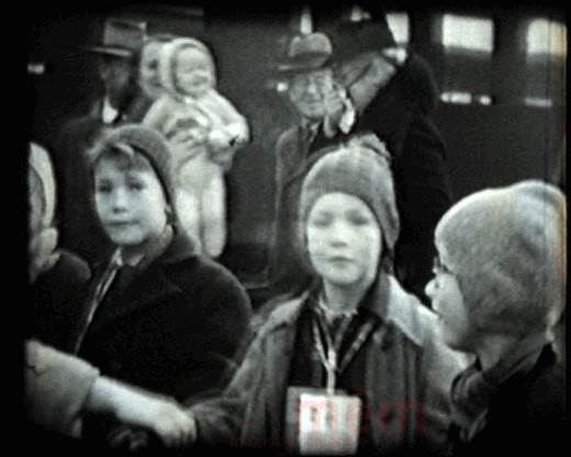 Kinder aus Floridsdorf am Bahnhof, 1948