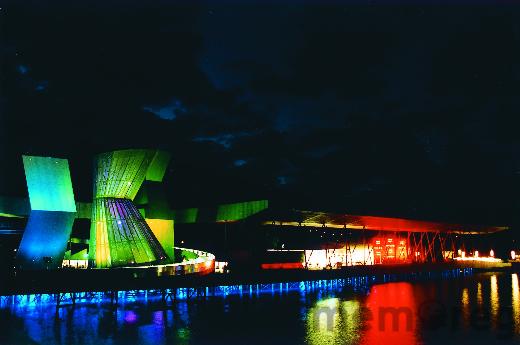 Expo 02, die Bieler Arteplage in der Nacht, 2002