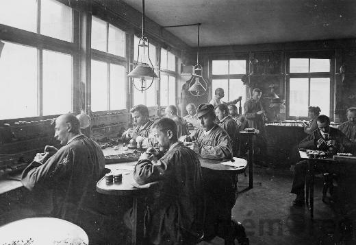Graveure an der Arbeit, um 1900