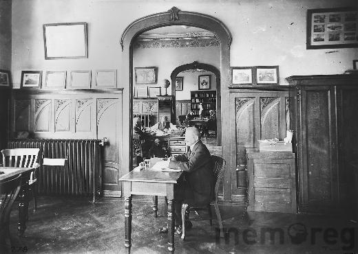 Im Kontor der «Tavannes Watch Co.» in Tavannes, um 1913