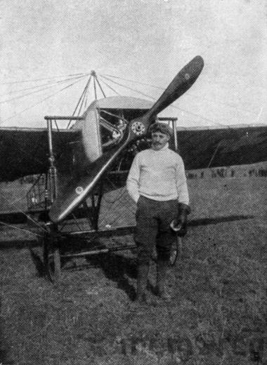 Oskar Bider auf dem Flugfeld von Bern, 8. 6. 1913